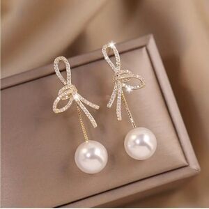 ❄️ SALE ❄️ Gold Diamond Bow Pearl Drop Earrings